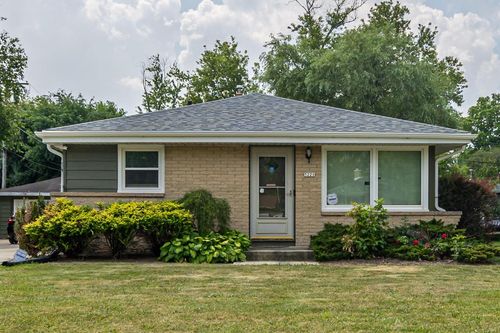 5221 W Rose Street, Brown Deer, WI, 53223 | Card Image