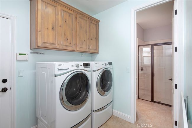 Spacious laundry with access to full bathroom number 3 | Image 46