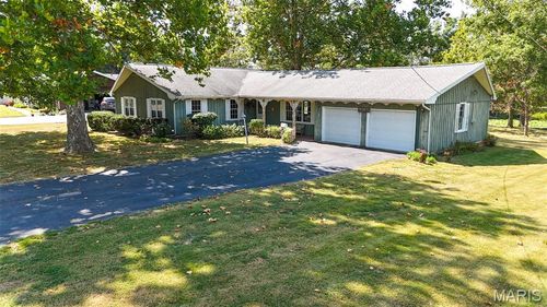106 Lakeview Dr, Carlinville, IL, 62626-1552 | Card Image
