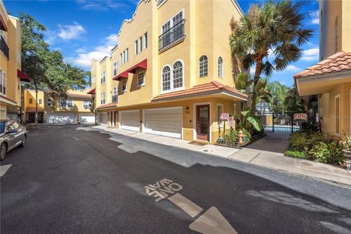3321 Las Campos Pl, Tampa, FL, 33611-2968 | Card Image