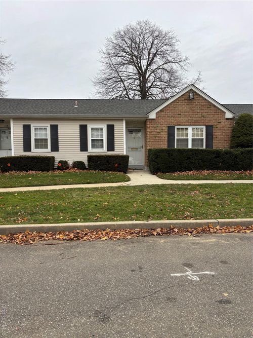 118 Harbor S, Amityville, NY, 11701-3824 | Card Image