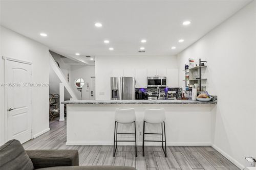 5-2307 Washington St, Hollywood, FL, 33020-5904 | Card Image