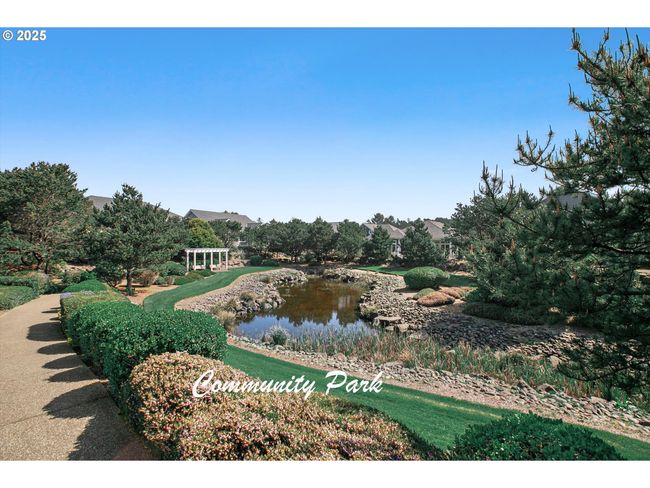 5852 Sw Cupola Dr, Condo with 2 bedrooms, 2 bathrooms and 1 parking in South Beach OR | Image 32