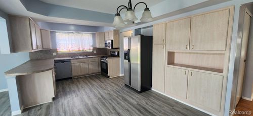 2733 Common Rd, Warren, MI, 48092-6001 | Card Image
