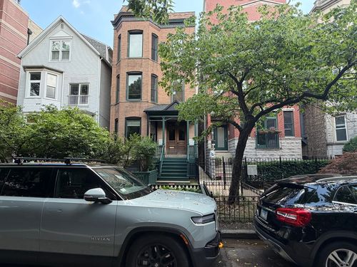 1f-843 W Roscoe St, Chicago, IL, 60657-2385 | Card Image