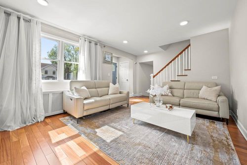 80 209th St, Queens Village, NY, 11427-1008 | Card Image