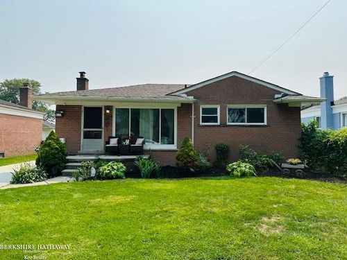 22440 Euclid St, Saint Clair Shores, MI, 48082-2440 | Card Image