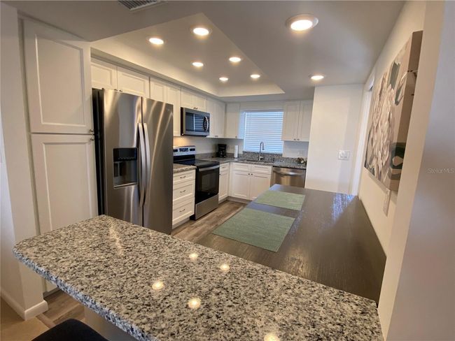 APT-422 - 5575 Gulf Blvd, Condo with 2 bedrooms, 2 bathrooms and null parking in ST PETE BEACH FL | Image 4