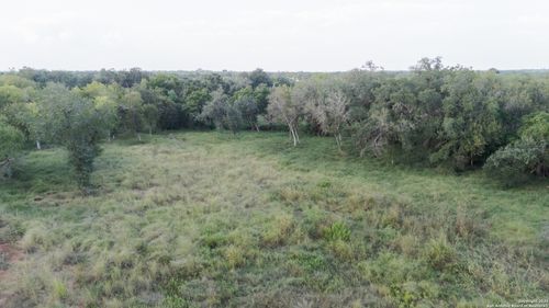 193 E Medium Meadow Dr, Lytle, TX, 78052-3988 | Card Image