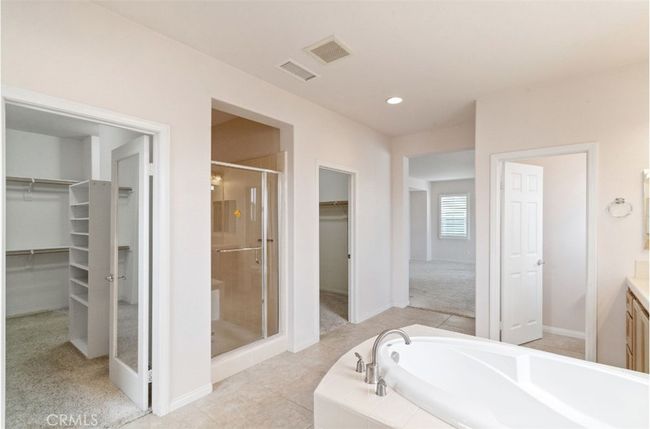 guest room and bath | Image 19