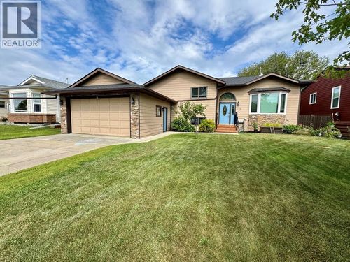 1708 Cedarwood Crt, Dawson Creek, BC, V1G4L8 | Card Image
