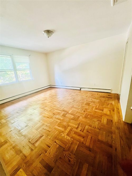 9 Breglia St, Yonkers, NY, 10704-1515 | Card Image
