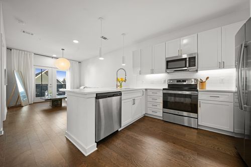 421-1677 54th Ave N, Nashville, TN, 37209-1523 | Card Image