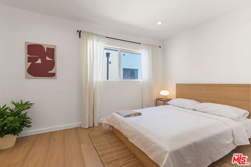 621 1/2 N Mariposa Avenue, Los Angeles, CA, 90004 | Card Image