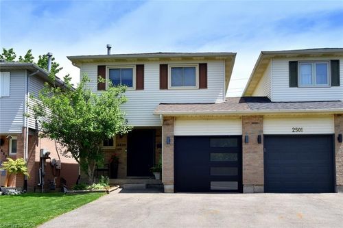 2499 Whittaker Dr, Burlington, ON, L7P4P9 | Card Image