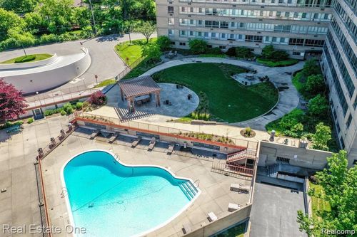 apt-729-8900 E Jefferson Ave, Detroit, MI, 48214-2973 | Card Image