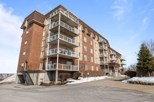 206-2360 Albert St, Rockland, ON, K4K0C4 | Card Image