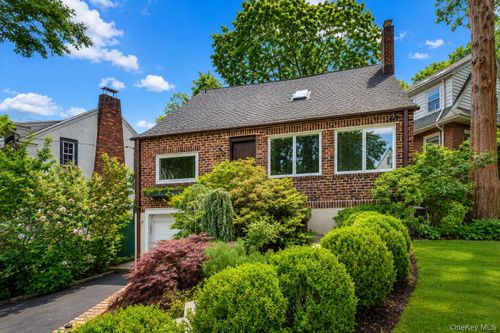 3 Harmony Dr, Larchmont, NY, 10538-3210 | Card Image