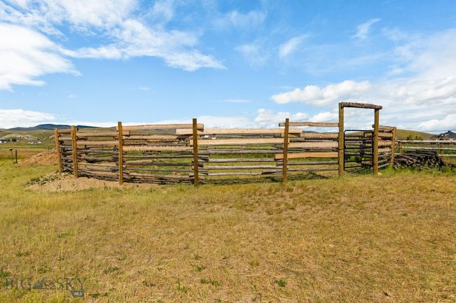 Round Pen | Image 41