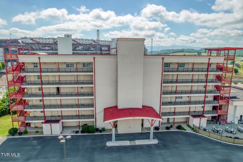 406-120 Raceday Center Dr, Bristol, TN, 37620-1561 | Card Image