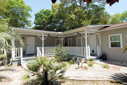 37 Magnolia Ave Se, Fort Walton Beach, FL, 32548-5626 | Card Image