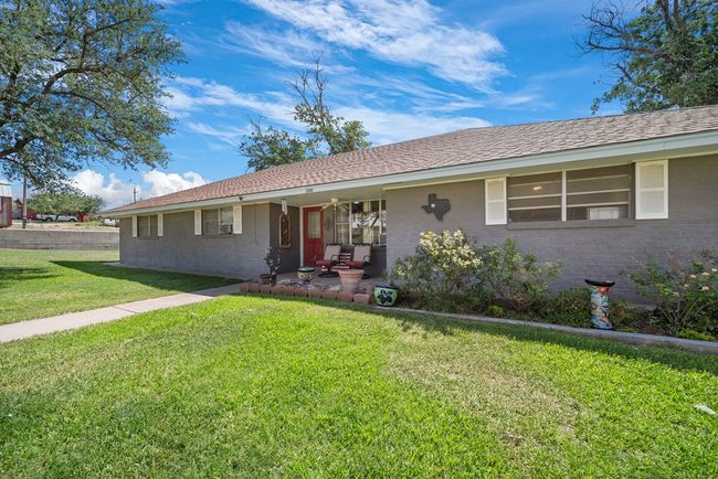 3800 Mcchristian St, House other with 3 bedrooms, 2 bathrooms and 4 parking in Big Spring TX | Image 4