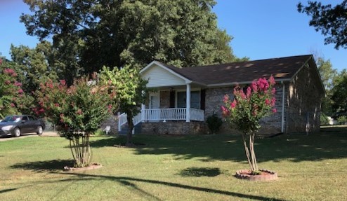 Helton Dr, Clarksville, TN 37042