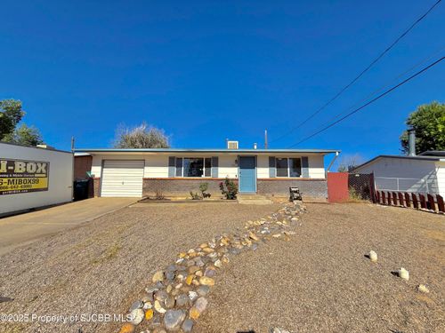 2504 Edgecliff Dr, Farmington, NM, 87402-4524 | Card Image