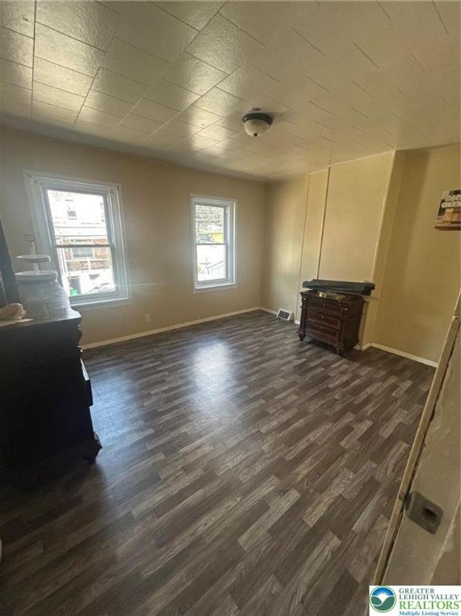 1036 Spring Garden St, Townhouse with 3 bedrooms, 1 bathrooms and null parking in Allentown PA | Image 7