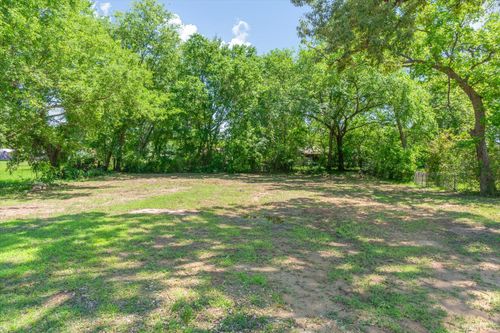 402 N Houston St, Edgewood, TX, 75117-2301 | Card Image