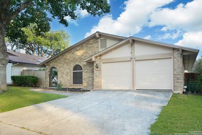 110 Andorra Dr, House other with 3 bedrooms, 2 bathrooms and null parking in Universal City TX | Image 2