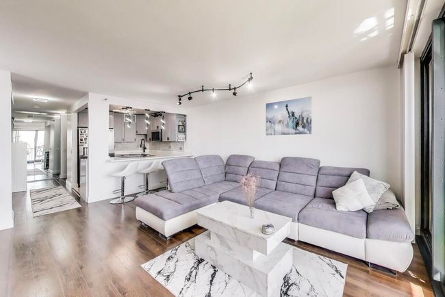 APT-3705 - 3660 N Lake Shore Dr, Condo with 1 bedrooms, 1 bathrooms and 1 parking in Chicago IL | Image 5
