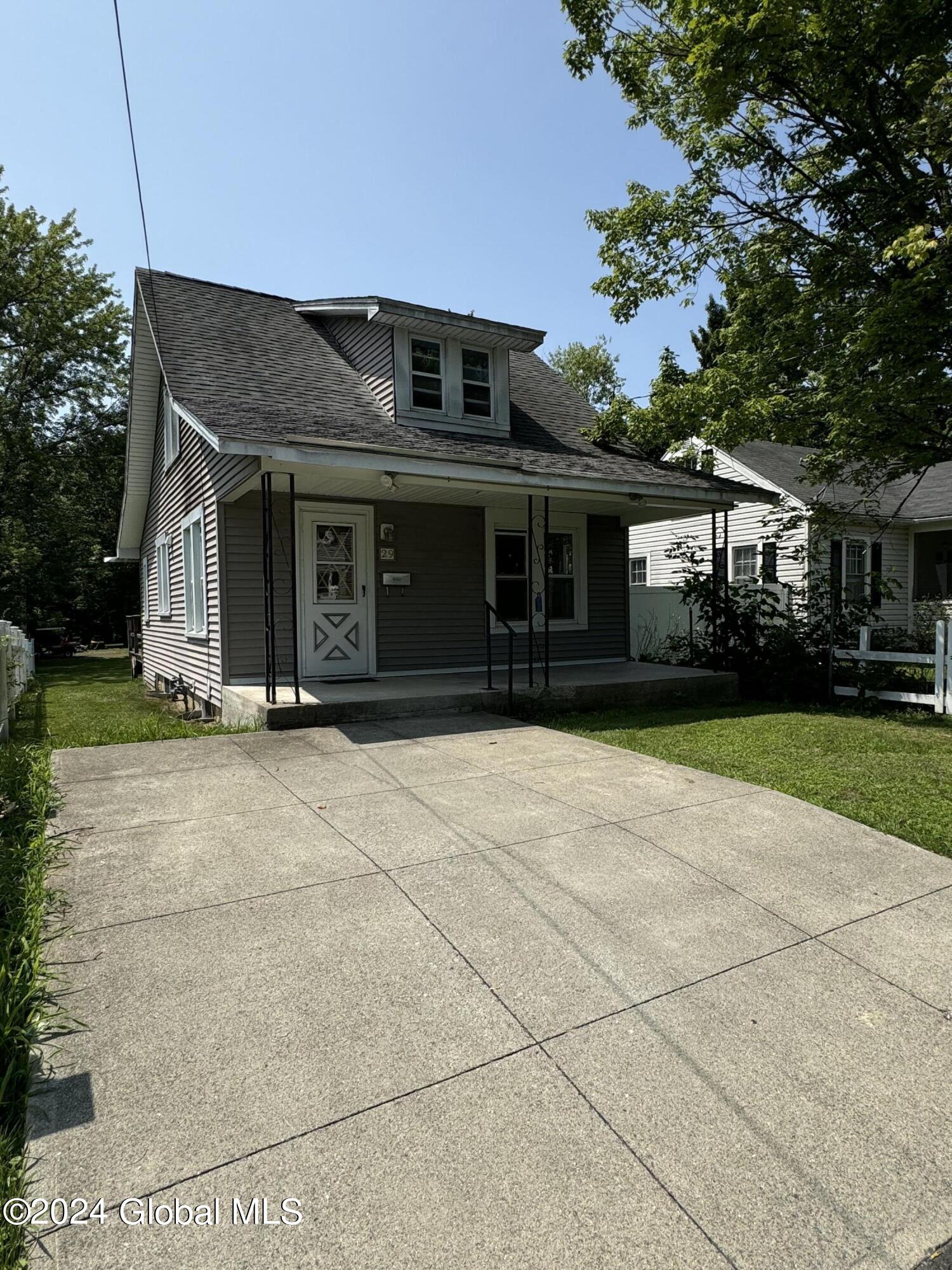 Delaware Ave, Rensselaer, NY 12144