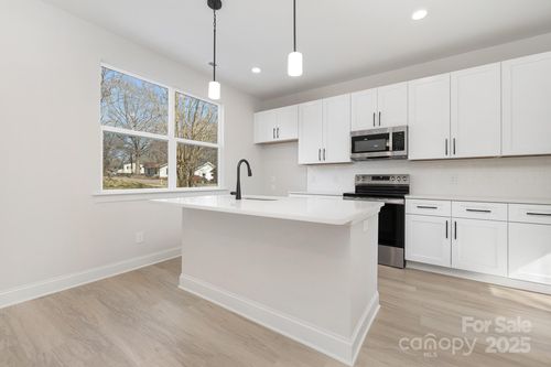 6331 Carver Blvd, Charlotte, NC, 28269-9002 | Card Image