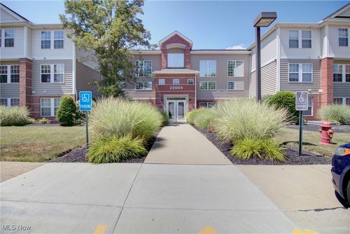 23004 Chandlers Ln, Olmsted Falls, OH, 44138-3272 | Card Image