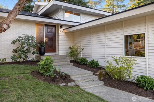 915 145th Pl Se, Bellevue, WA, 98007-5640 | Card Image