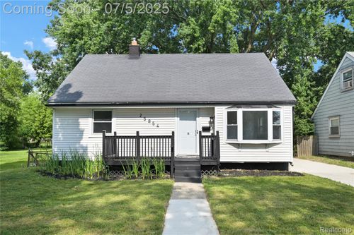 25854 Mackinac St, Roseville, MI, 48066-5754 | Card Image