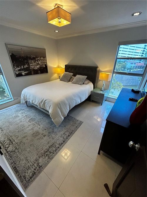 434-201 178th Dr, Sunny Isles Beach, FL, 33160 | Card Image