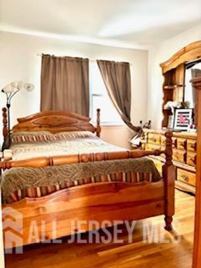 318 High St, Townhouse with 3 bedrooms, 2 bathrooms and null parking in Perth Amboy NJ | Image 31