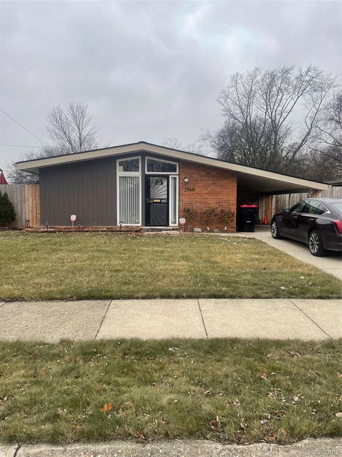 29561 Fairfax St, Southfield, MI, 48076-5825 | Card Image