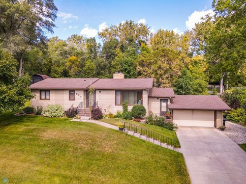 550 7th St Nw, Valley City, ND, 58072-2028 | Card Image