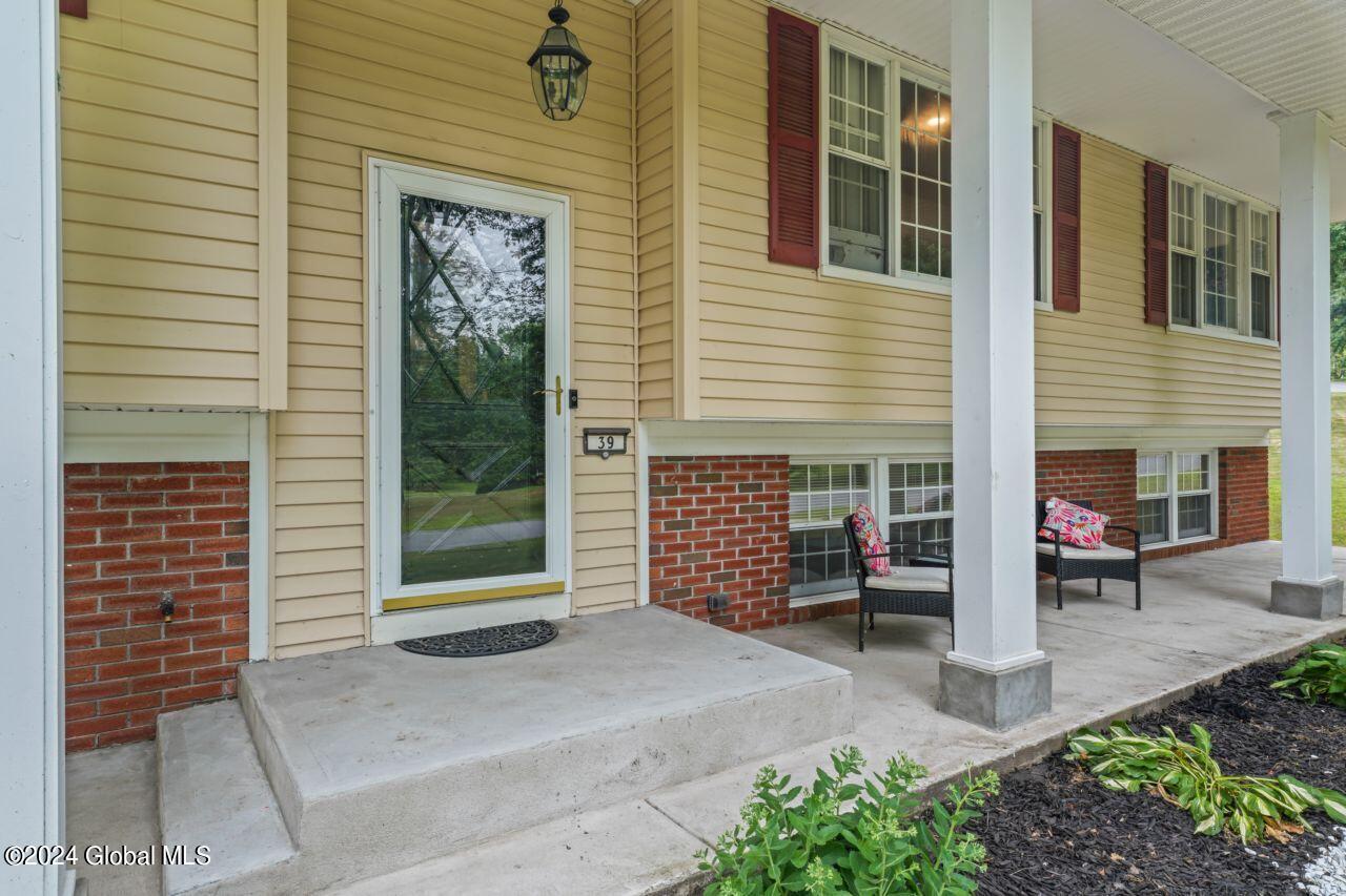 Walden Gln, Ballston Lake, NY 12019