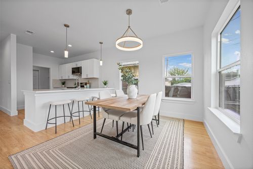 2-7310 Carver Ave, Austin, TX, 78752-2722 | Card Image