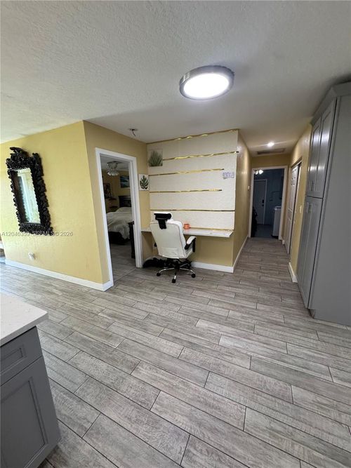 1476 N Mangonia Dr, West Palm Beach, FL, 33401-2407 | Card Image
