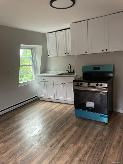 3-94 Garden St, Poughkeepsie, NY, 12601-2454 | Card Image