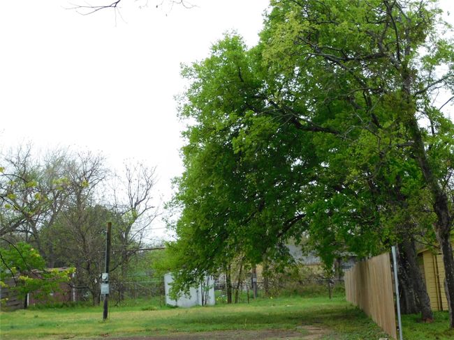 307 Ne 5 Th St, House other with 2 bedrooms, 2 bathrooms and null parking in Hubbard TX | Image 40