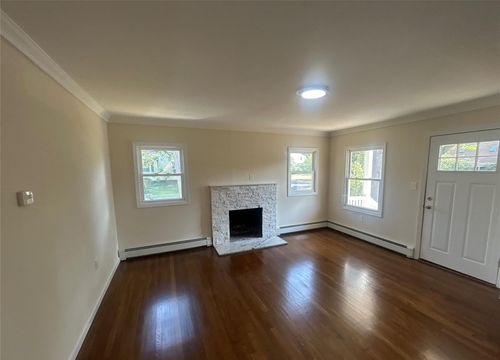 20 Whitman Ave, Islip, NY, 11751-2114 | Card Image