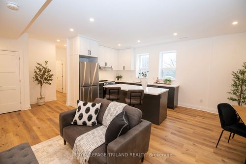 201-425 Dundas St, London, ON, N6B1V9 | Card Image