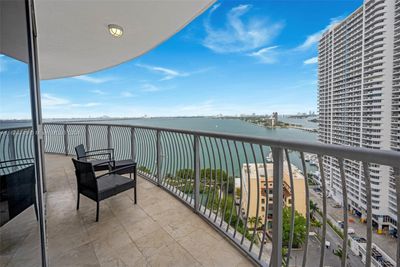 2102 - 1750 N Bayshore Dr, Condo with 2 bedrooms, 2 bathrooms and null parking in Miami FL | Image 2