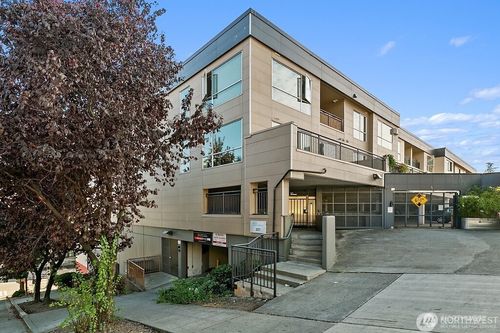 604-321 10th Ave S, Seattle, WA, 98104-3715 | Card Image